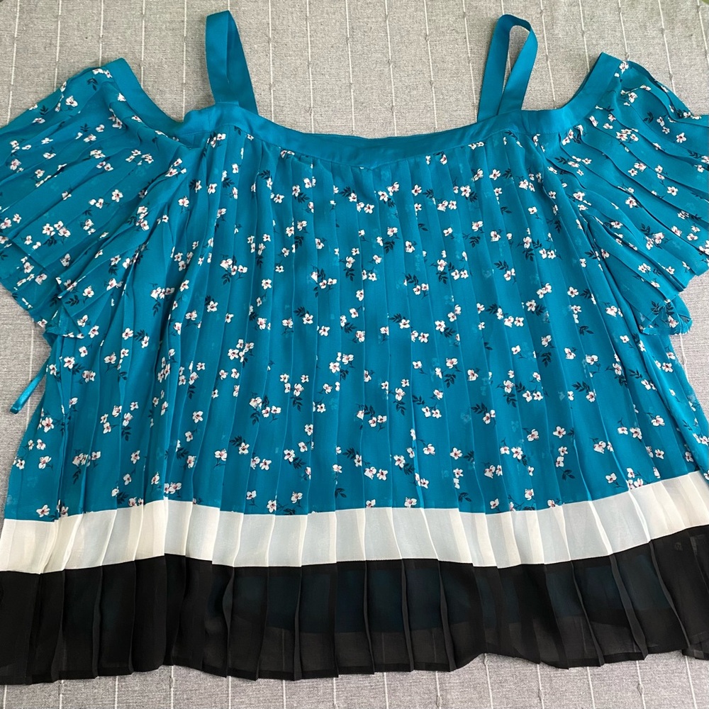 Lane Bryant Plus Size 26 Off Shoulder Pleated Top Blue Floral NWOT